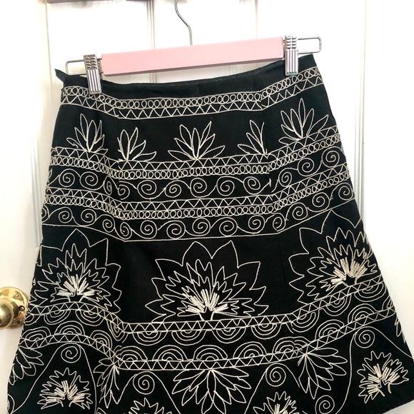 Talbots black skirt with cream embroidery sz 4 - Picture 4 of 5